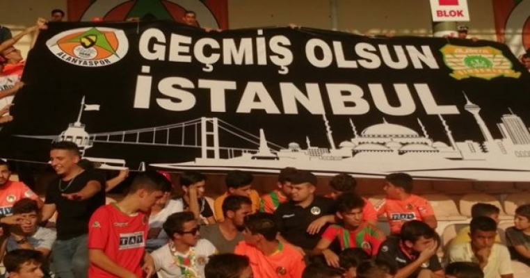 Şimşekler'in İstanbul pankartı takdir topladı