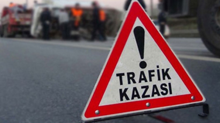 Alanya’da motosiklet otomobille çarpıştı: 2 yaralı