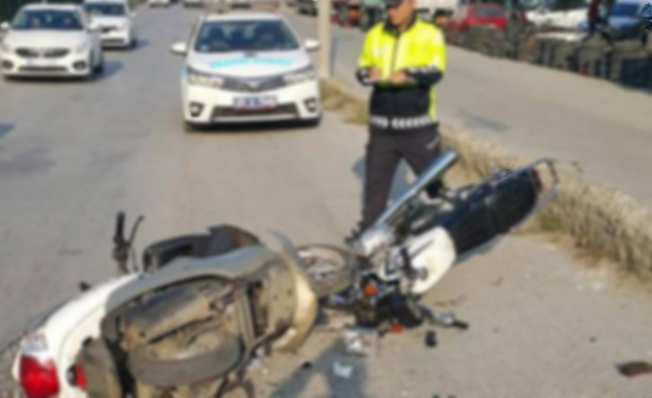 Alanya’da motosikletler kafa kafaya çarpıştı: 2 yaralı