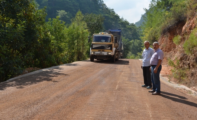 Büyükşehir Belediyesi Alanya Asmaca yolunu asfaltladı