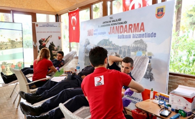 Jandarma'dan Kızılay'a 396 ünite kan bağışı