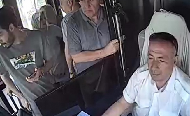 Otobüste fenalaşan yolcusu için ambulans oldu