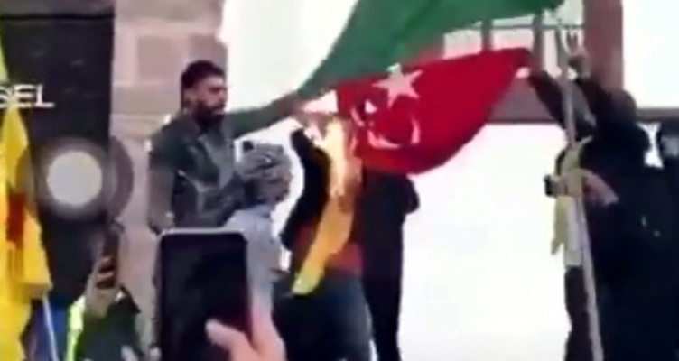 Türk bayrağına alçak saldırı!