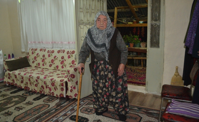 89 yaşındaki yaşlı kadının emekli maaşını alıp gittiler