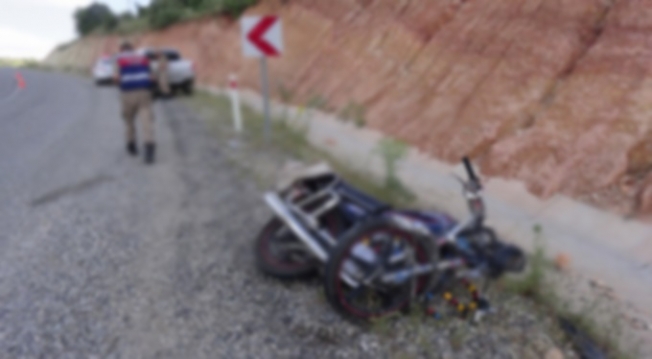 Alanya'da motosiklet sürücüsü şarampole yuvarlandı