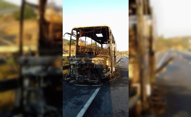 Alanya'da yolcu otobüsü cayır cayır yandı