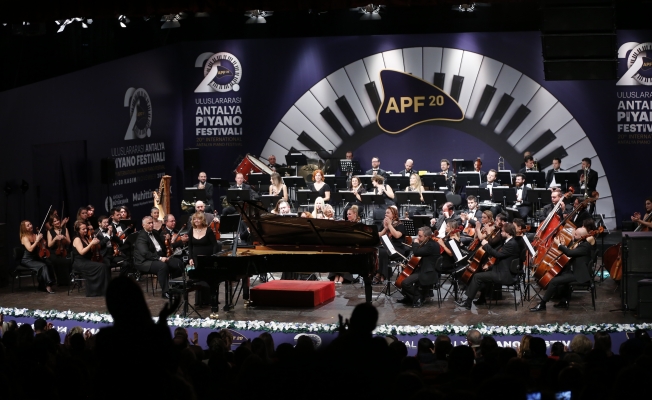 Ünlü piyanist İdil Biret, Antalya’da sahne aldı