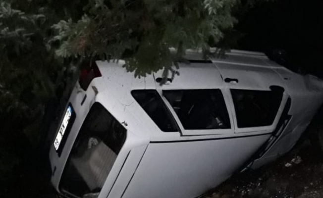 Alanya'da kaza otomobil şarampole yuvarlandı