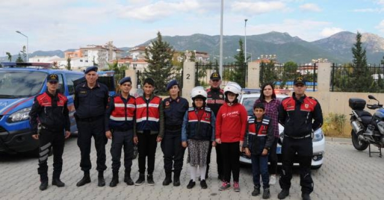 Alanya'da özel eğitim öğrencilerin jandarma ziyareti