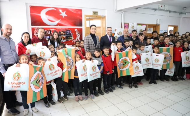 Başkan Çavuşoğlu öğrencilerle buluştu