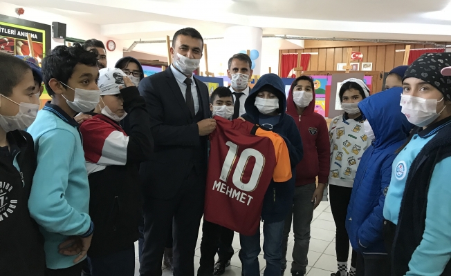 Lösemi hastası Mehmet'e, öğrenci arkadaşlarından destek