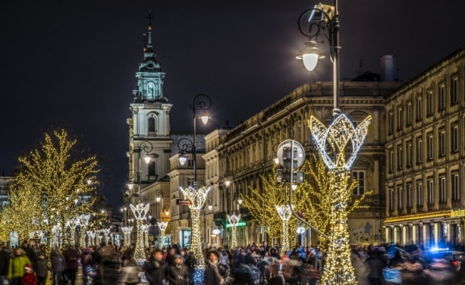 Polonya’da 4,5 milyon lamba kullanılarak yapılan yılbaşı süslemelerine yoğun ilgi
