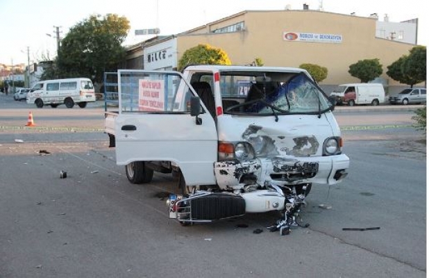Alanya'da kamyonetle motosiklet çarpıştı: 1 yaralı