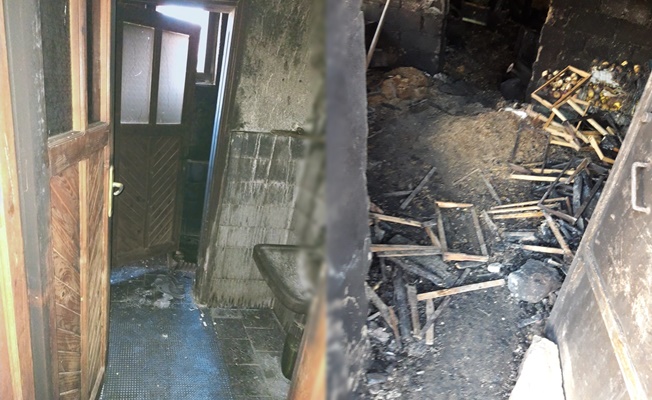 Alanya’da çıkan yangında 2 katlı müstakil ev küle döndü