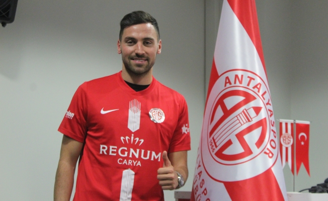 Antalyaspor'da Sinan Gümüş resmi sözleşmeyi imzaladı
