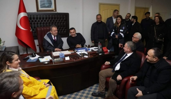 Başkan Böcek Alanya’da afetzedeleri ziyaret etti