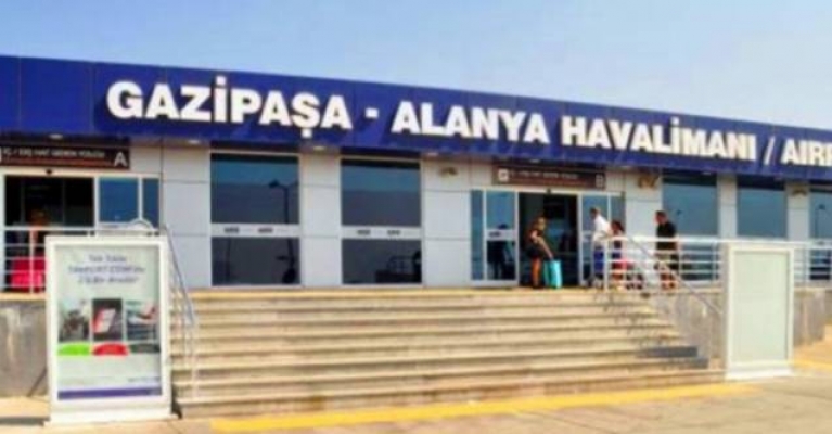 Şiddetli fırtına Alanya GZP'de uçuşları iptal ettirdi