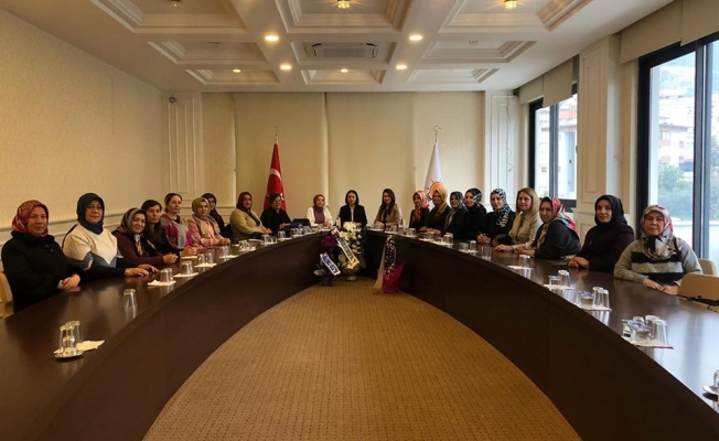 Ak Parti'li kadınlarda yeni başkanla ilk toplantı