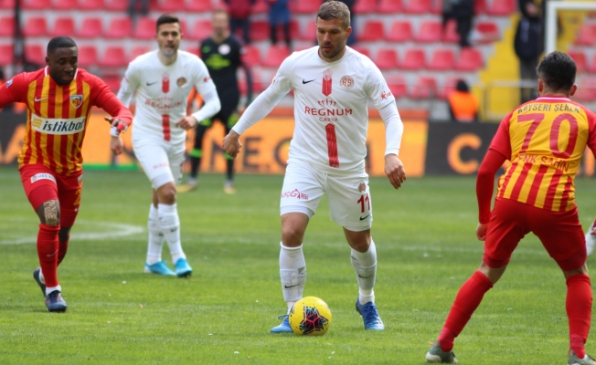 Antalyaspor kupada Podolski'yi riske etmeyecek