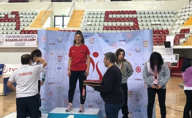 Balıkesirli güreşçi Derya Karaduman Türkiye şampiyonu oldu