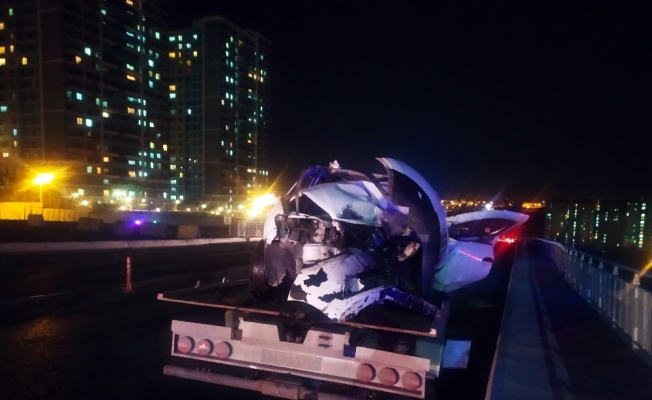 Başakşehir’de iki otomobil kafa kafaya çarpıştı: 8 yaralı