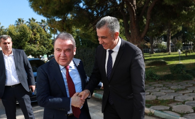 Başkan Böcek: “Antalya için el ele verip birlikte çalışacağız”