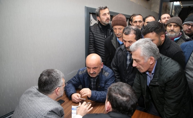 Başkan Keskin, Merkez Camii’de namaz sonrası vatandaşlarla görüşerek soruları cevapladı