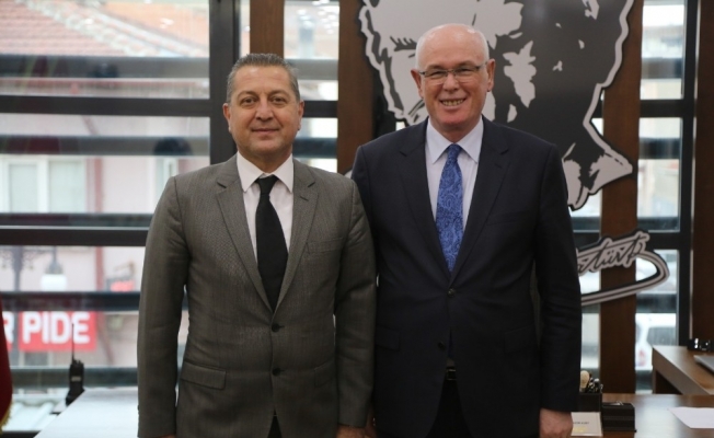 Bozcaada Belediye Başkanı Yılmaz’dan Başkan Kurt’a ziyaret