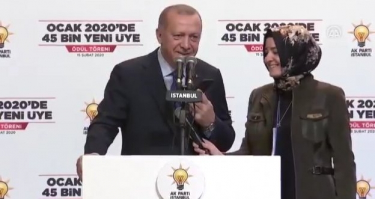 Cumhurbaşkanı Erdoğan'ın Alanyalı üyeyle güldüren görüşmesi!