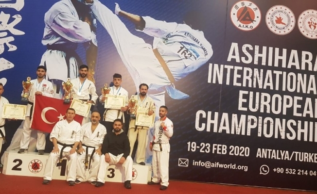 Devrekli sporcular Ashihara Karate Avrupa Şampiyonasında derece aldı