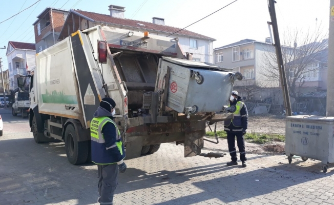 Ergene Belediyesi temizlik personeli kesintisiz çalışıyor