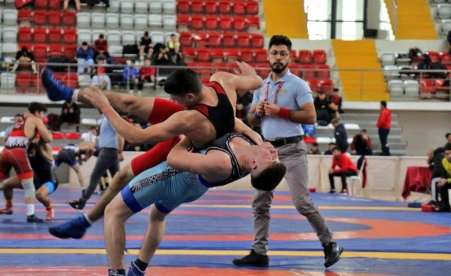 Gençler Türkiye Güreş Şampiyonası, Sivas’ta devam ediyor