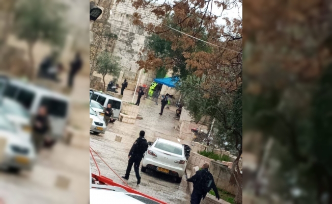 İsrail güçleri, Mescid-i Aksa’nın kapılarını bıçaklı saldırı iddiasıyla kapattı