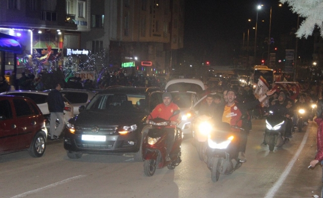 Kilis’te Galatasaraylı taraftarlar sokaklara döküldü