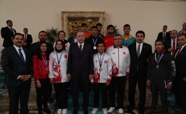 Şampiyonlar Cumhurbaşkanı Erdoğan’la buluştu