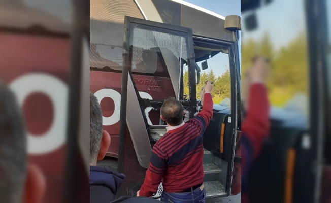 Uşakspor kafilesini taşıyan otobüslere taşlı saldırı
