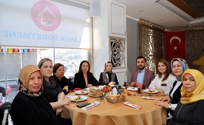 AK Parti Kadın Kolları’ndan Alanyalı kadınlara özel kahvaltı