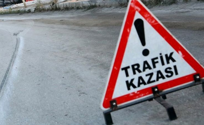 Alanya’da otomobil yol kenarındaki taşa çarptı: 1 yaralı