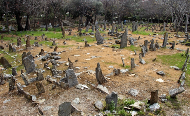 Alanya’da sahipsiz taş mezarlar gizemi koruyor