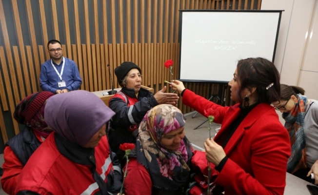 Bolu Belediyesi’nden kadın personellere ‘Kadınlar Günü’ sürprizi