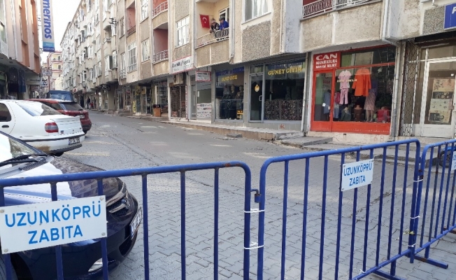 Edirne’de caddeler trafiğe kapatıldı