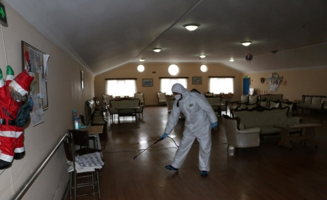 Kartal Belediyesi’nin korona virüsü dezenfekte çalışması devam ediyor