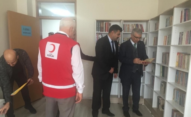Kızılay kütüphane kurmaya devam ediyor