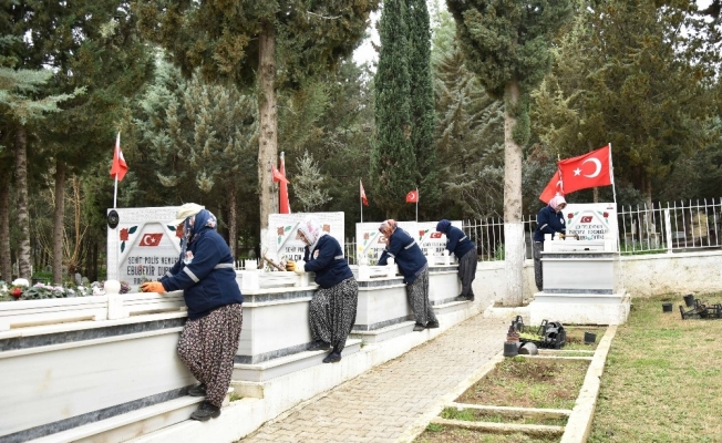 Mezarlıklar ve şehitliklere özel bakım