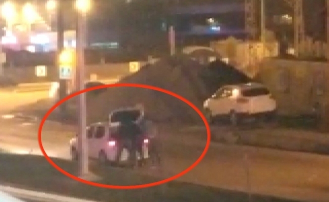 Samsun’da 2 kişi tarafından dövülerek aracın bagajına koyulan genci polis kurtardı