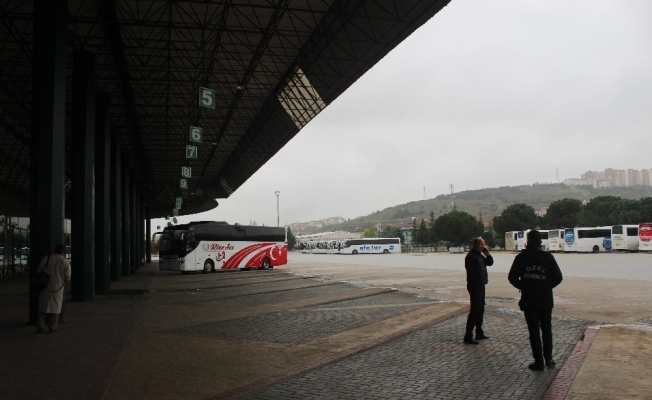 Şehirler arası seyahatteki kısıtlama başlamadan Kocaeli Şehirlerarası Otobüs Terminali boş kaldı