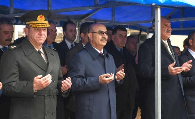 Şehitler saygıyla anıldı