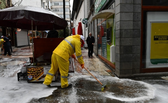 Trabzon’da sokaklar çamaşır suyu ile yıkanıyor