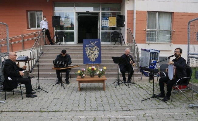 Adana’da karantinadaki kişilere konser
