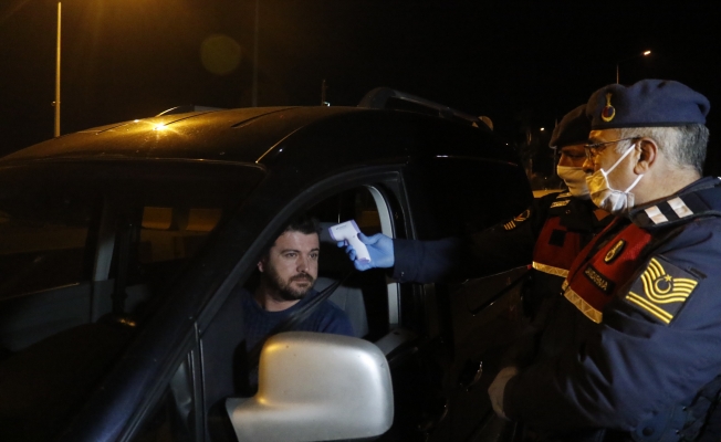 Antalya'da özel araçların kente giriş yasağının ardından çıkış yasağı da başladı